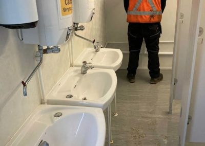 facilities cleaning- staff toilets cleaners - industrial cleaning UK